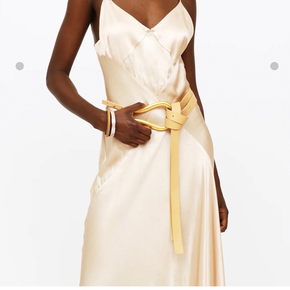 BOTTEGA VENETA beige horseshoe buckle belt. - Picture 3 of 16